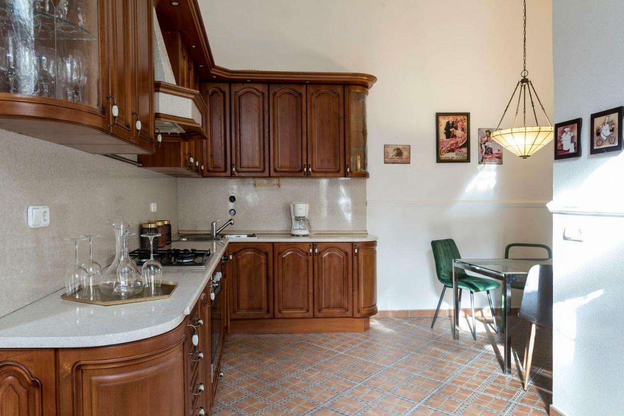 Central Apartman Budapest Esterno foto