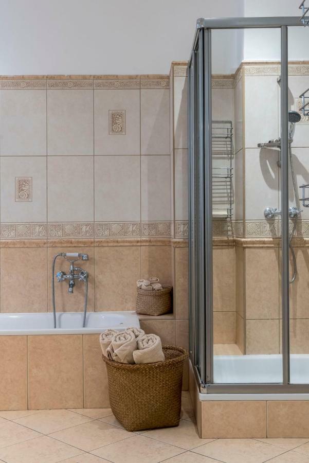 Central Apartman Budapest Esterno foto